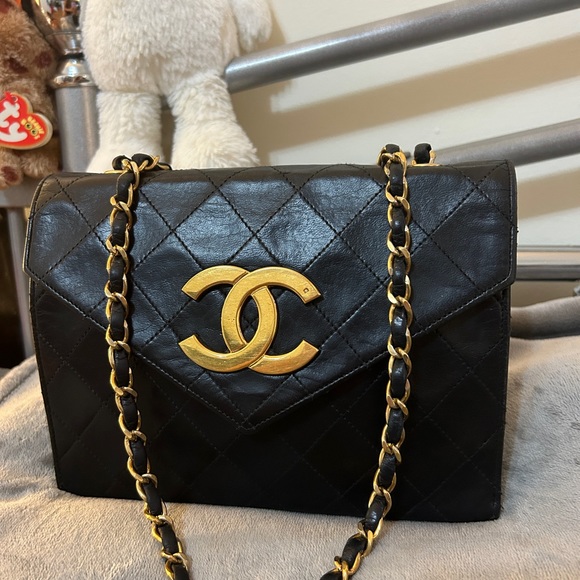 Chanel Vintage Big CC - Picture 1 of 9